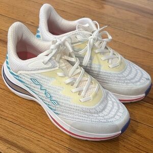 Easy Spirit Emove White and Cream Athletic Shoes 8 1/2 W